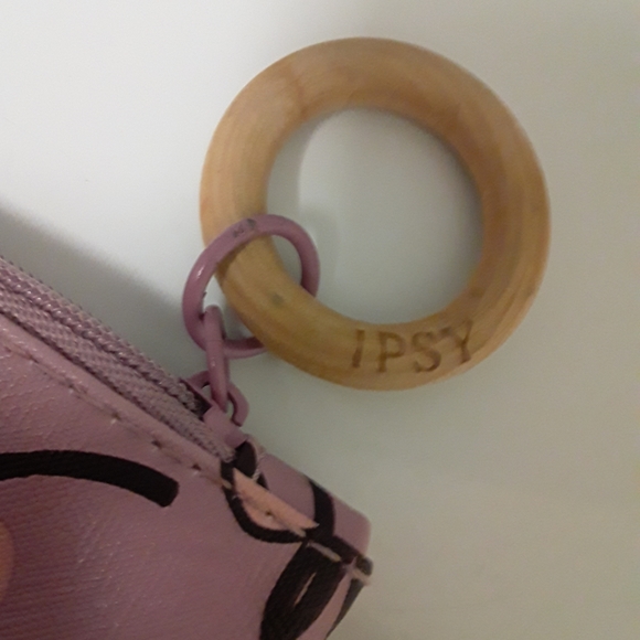 Ipsy bag - Picture 3 of 3